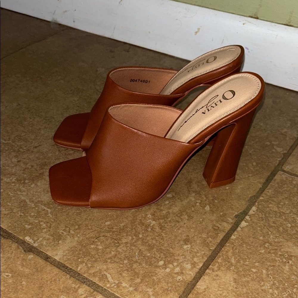 Women's Tan Block Heel Mules